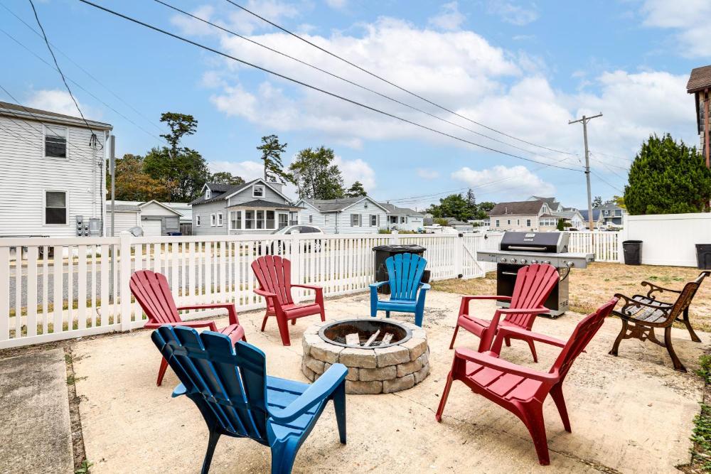 2 Blocks to Beach Apt with Grill in Ocean Gate!